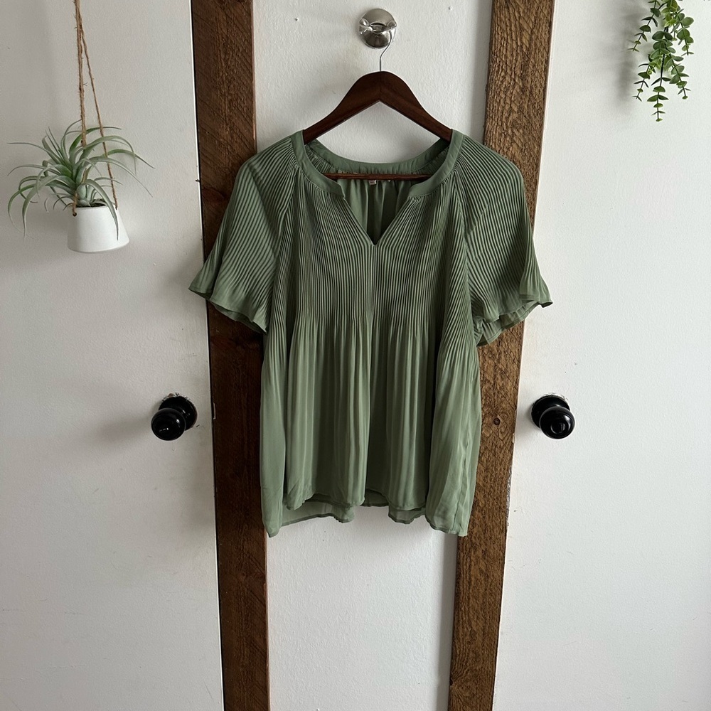 Cracker Barrel Boutique Sage Green Pleated Women's Blouse Size Small - Picture 7 of 16